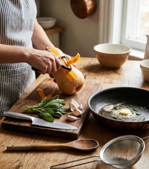 Essential Kitchen Tools for Butternut Squash Ravioli Sauce: